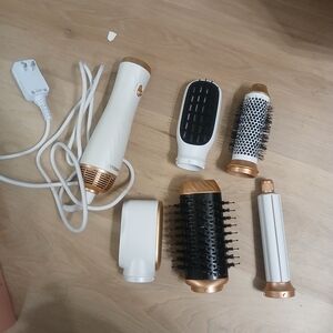 White & Gold Multi-Function Air Styler with Brush Attachments